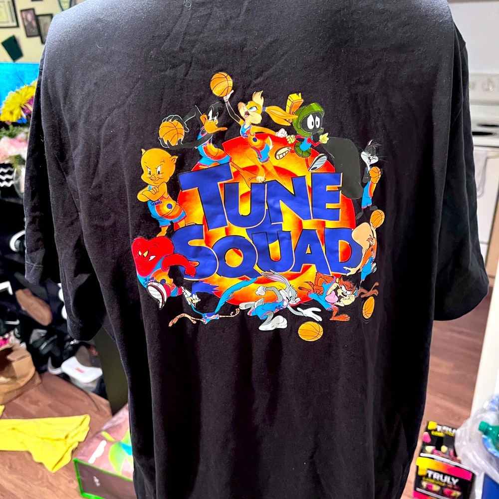 Looney tunes graphic tee
